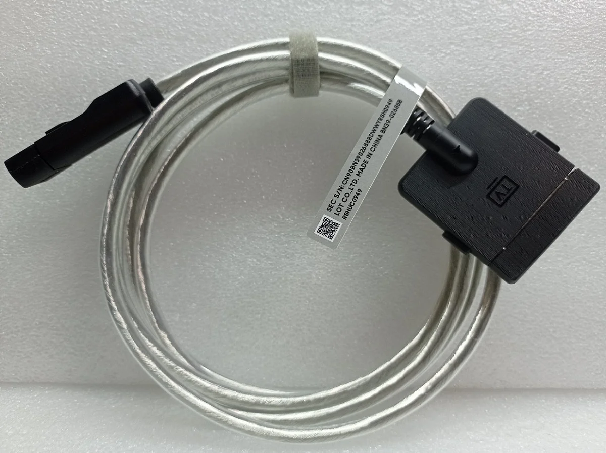 Кабель One connect cable Samsung BN39-02688B (VG-SOCA05) длиной 2.5m для телевизора Neo QLED 8K 2021
